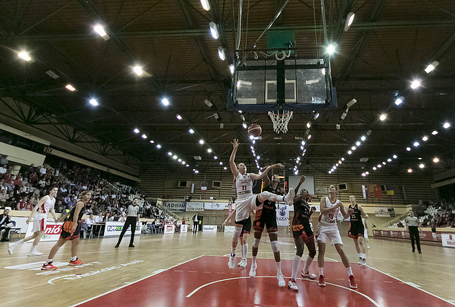 aluinvent_dvtk_-_flammes_carolo_basket_58-68_20171011_bl_023_web.jpg