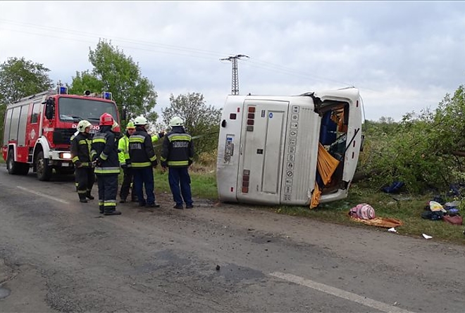 buszbaleset_oldalara.jpg buszbaleset_oldalara.jpg