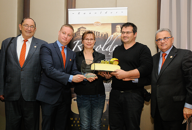 francois_schmitelin_gabossy_adam_kun_anita_es_ferje_magyar_sajtok_versenye_gyoztes_roland_barthelemy.jpg francois_schmitelin_gabossy_adam_kun_anita_es_ferje_magyar_sajtok_versenye_gyoztes_roland_barthelemy.jpg