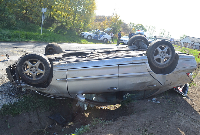 mercedes_felborult_izsofalva_171014_police2.jpg mercedes_felborult_izsofalva_171014_police2.jpg