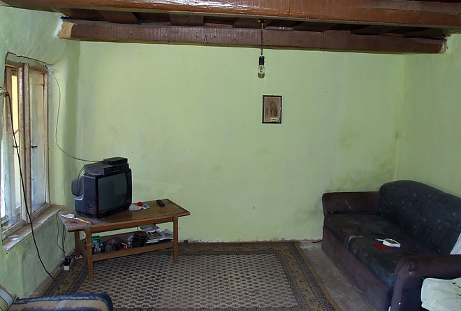 r02.jpg r02.jpg