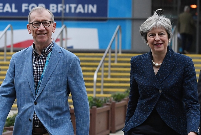 theresa_may_ferje.jpg