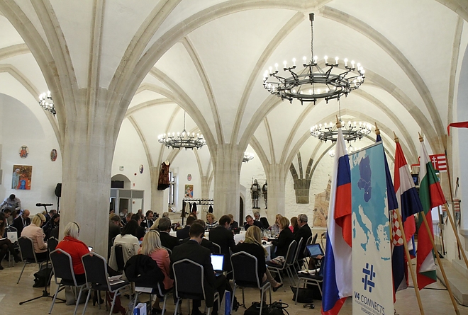 v4_miniszterek_lovagterem_171011_ja_24.jpg