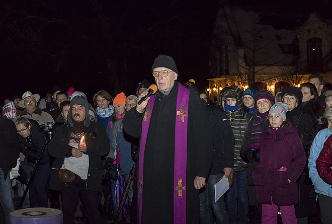 adventi_gyertyagyujtas_a_diosgyori_varnal_20171203_bl_010_web.jpg