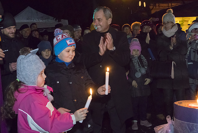 adventi_gyertyagyujtas_a_diosgyori_varnal_20171203_bl_015_web.jpg