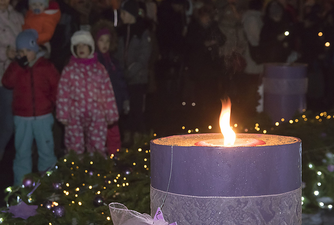 adventi_gyertyagyujtas_a_diosgyori_varnal_20171203_bl_016_web.jpg