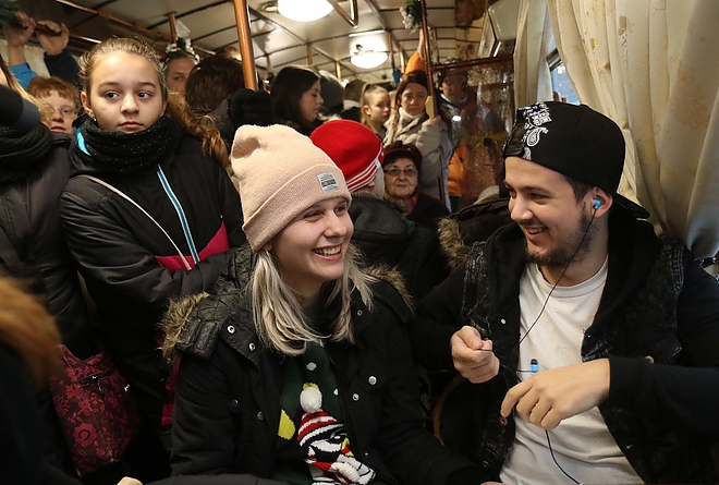 adventi_villamos_kavehaz_zenekar_171210_ja_17.jpg