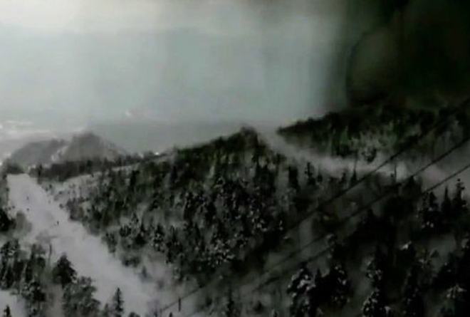 japan-volcano-kusatsu-shirane-eruption-908549.jpg