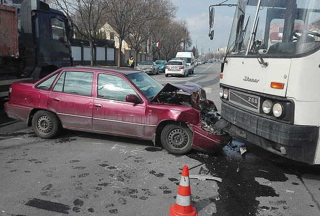 baleset_busz_auto_szilagyi_levay2.jpg baleset_busz_auto_szilagyi_levay2.jpg