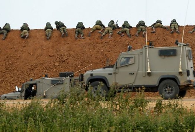 palesztin_tuntetes_izraeli_katonak.jpg