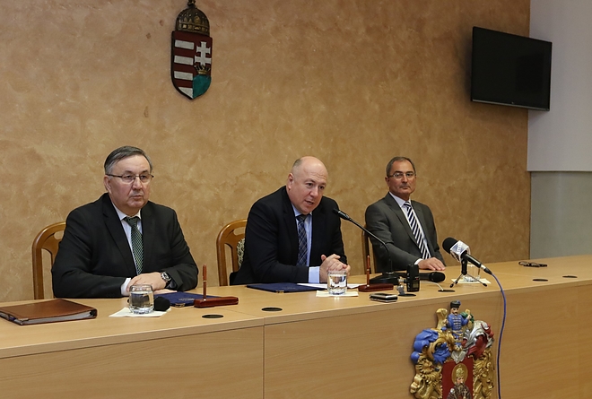 lepcsohazi_kamera_alairas_180404_ja_1.jpg