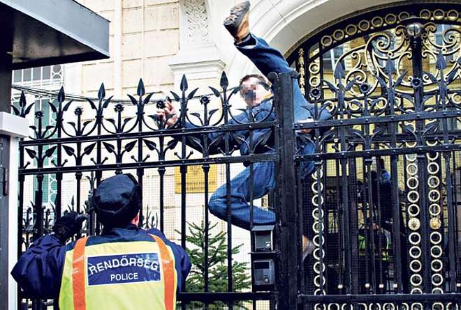 kerites_maszik_lop_tolvaj.jpg kerites_maszik_lop_tolvaj.jpg