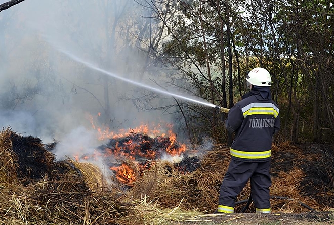 szalmabala_tuz_eg_tuzolto.jpg