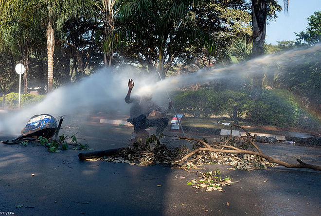 zimbabwe_tuntetes_2.jpg zimbabwe_tuntetes_2.jpg