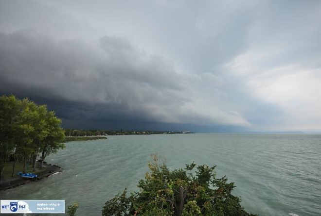 balaton_vihar.jpg