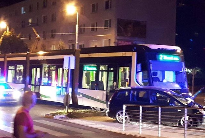 villamosbal1.jpg villamosbal1.jpg