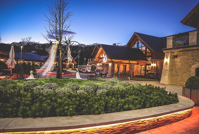 avalon_halloween2.jpg avalon_halloween2.jpg