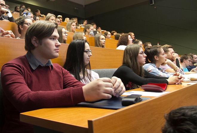 egyetem_drog_kerekasztzal_191002ml_8.jpg egyetem_drog_kerekasztzal_191002ml_8.jpg