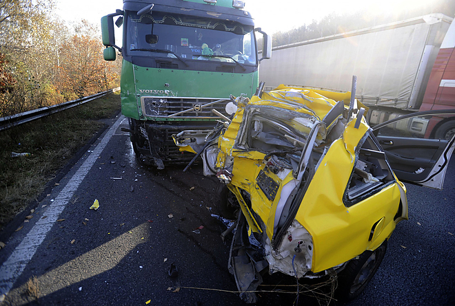 baleset_m3_autopalya_kamion_auto2.jpg baleset_m3_autopalya_kamion_auto2.jpg