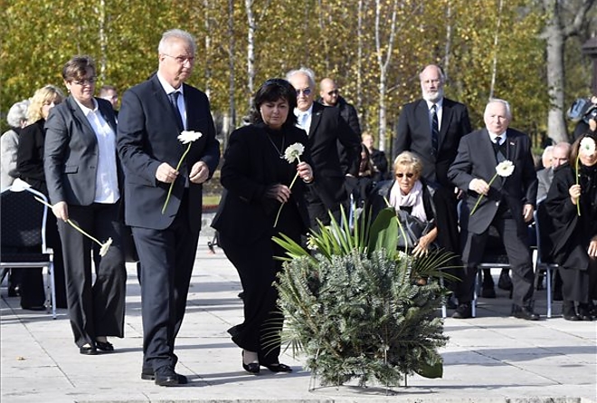 nemzeti-gyasznap.jpg nemzeti-gyasznap.jpg