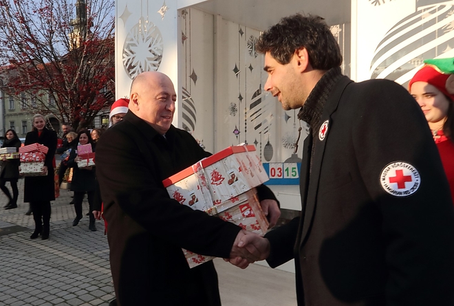 ajandek_doboz_varoshaza_181213ml_16.jpg ajandek_doboz_varoshaza_181213ml_16.jpg