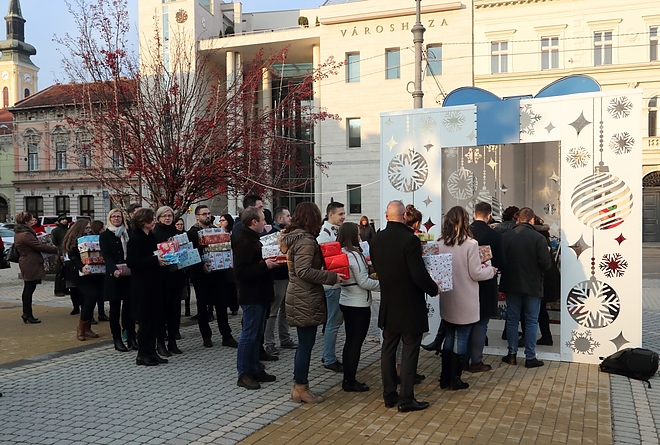 ajandek_doboz_varoshaza_181213ml_26.jpg ajandek_doboz_varoshaza_181213ml_26.jpg