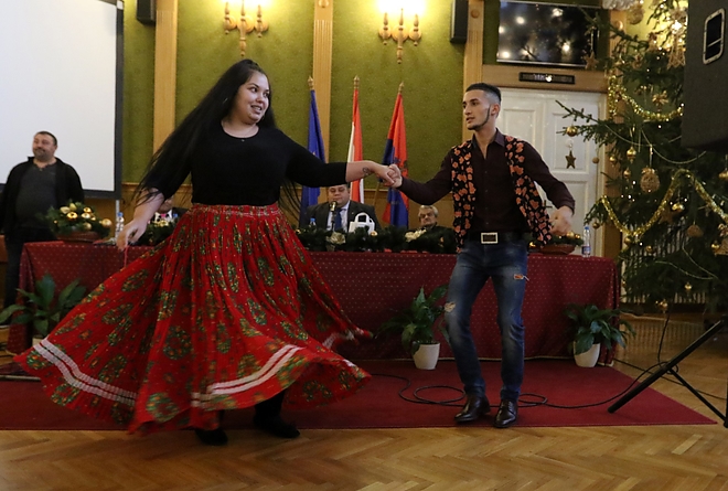 roma_nap_megyehaza_181212_ja_2.jpg roma_nap_megyehaza_181212_ja_2.jpg
