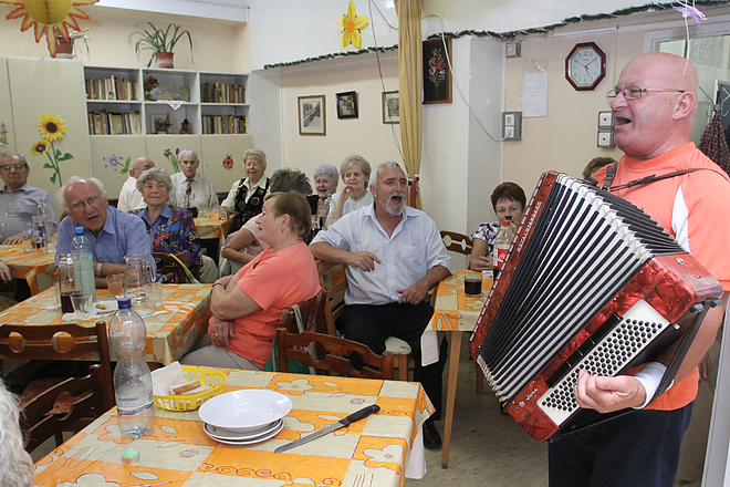 idosek_lecsobuli_140903_ja_2.jpg idosek_lecsobuli_140903_ja_2.jpg