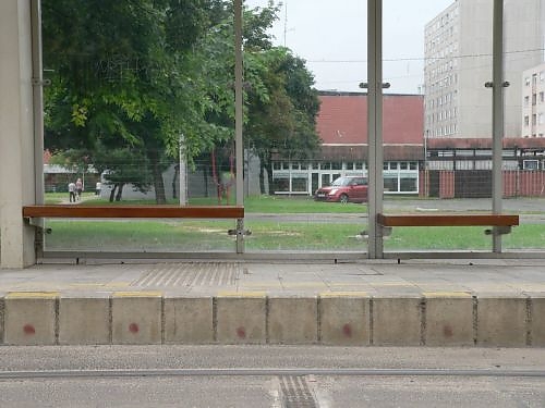 megallo_megemeltpad.jpg