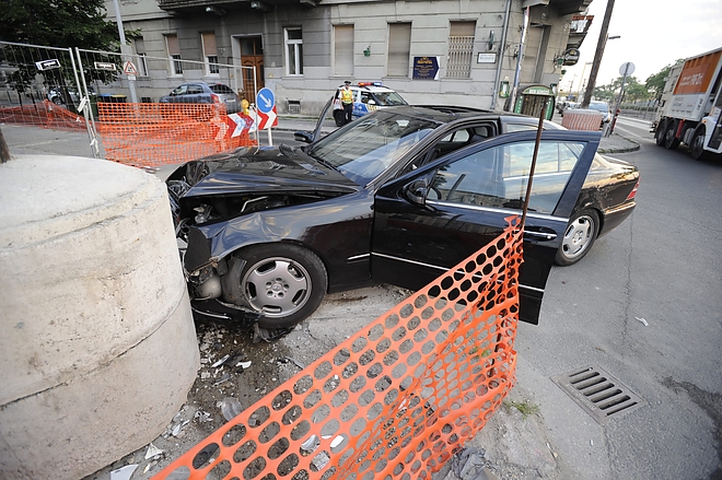 police_car_crash_bp.jpg