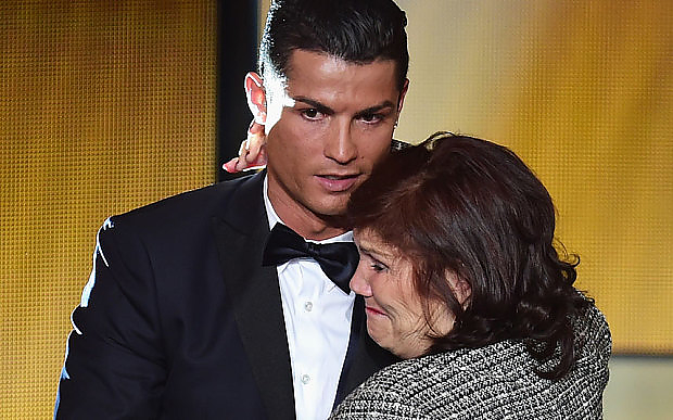 ronaldo-and-mother_3333491b.jpg ronaldo-and-mother_3333491b.jpg