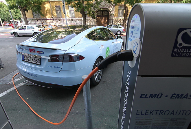 emasz_tesla_150708ml_37.jpg emasz_tesla_150708ml_37.jpg