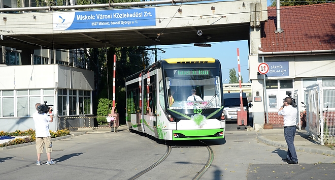 eskuvo_villamos_150829_fkcs_4.jpg