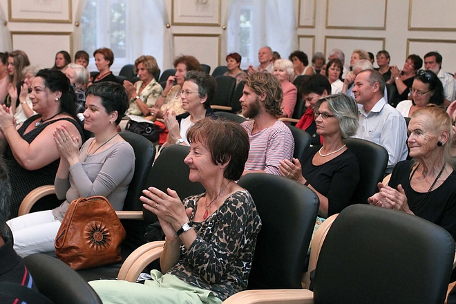 kamarazenei_nyar_150825_ja_1.jpg