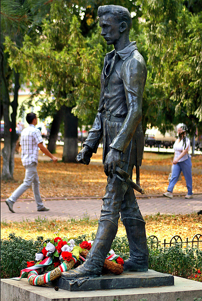 petofi-szobra2.jpg