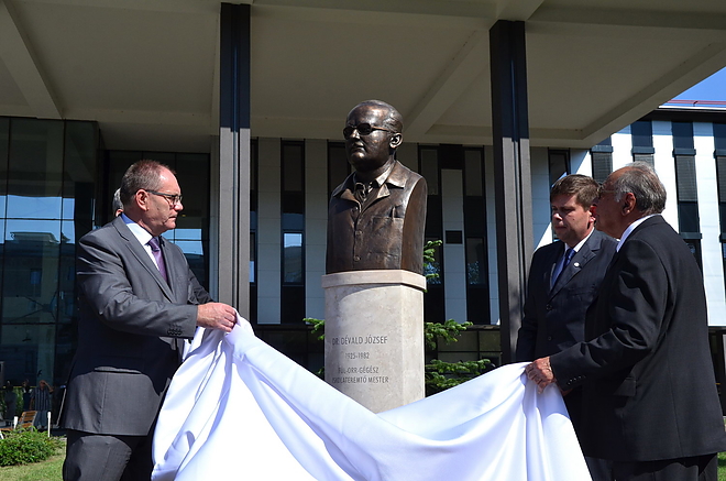 devald_jozsef_szobor_150904_vcs_04.jpg