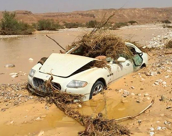 maserati_felhoszakadas_am.jpg maserati_felhoszakadas_am.jpg