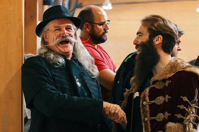 bajusz.jpg bajusz.jpg