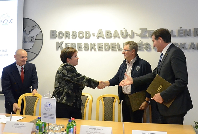 bokik_alairas_151005_fkcs_8.jpg