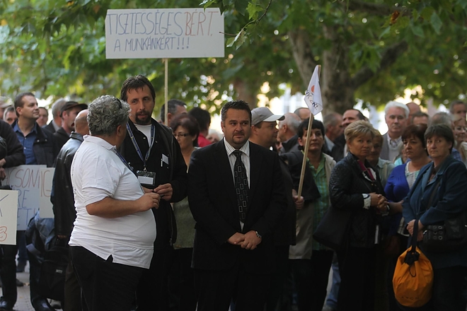 mvk_tuntetes_151007_ja_2.jpg
