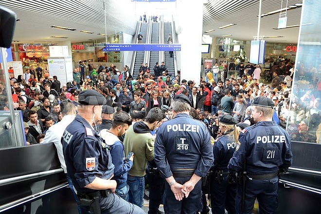 migrants-strand-in-salzburg-as-germany-reinstates-border-controls-_8553208.jpg