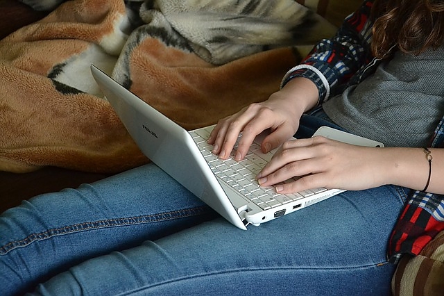 2015-09-30_internetezo_lany.jpg 2015-09-30_internetezo_lany.jpg