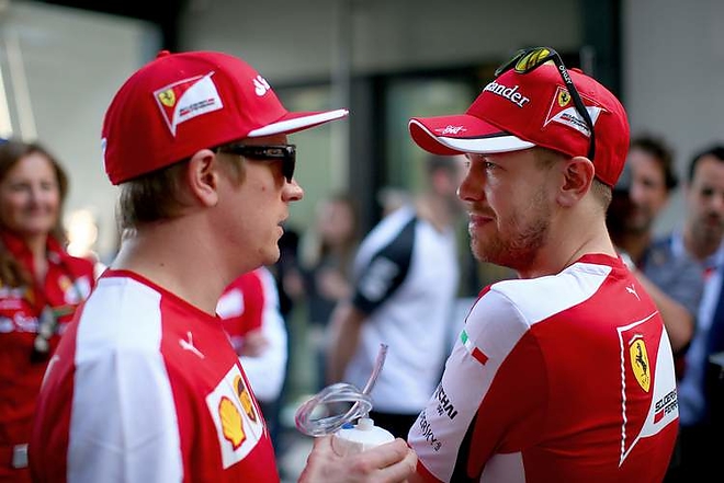 vettel_raikonnen_karacsony.jpg