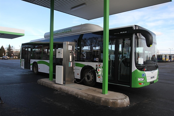 cng_busz_tolto_160112_ja_1.jpg