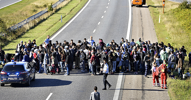 migrants-56.jpg migrants-56.jpg
