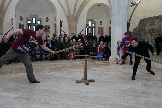 aranysarkantyus_lovagrend_diosgyori_var_160220_ja_29.jpg aranysarkantyus_lovagrend_diosgyori_var_160220_ja_29.jpg