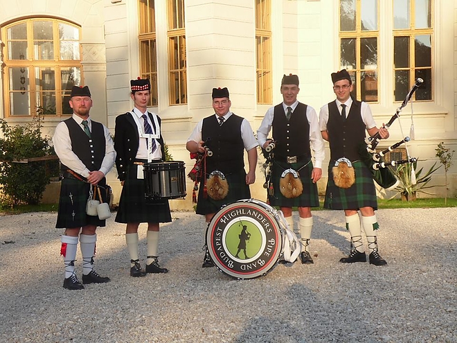highlanders_pipe_band.jpg