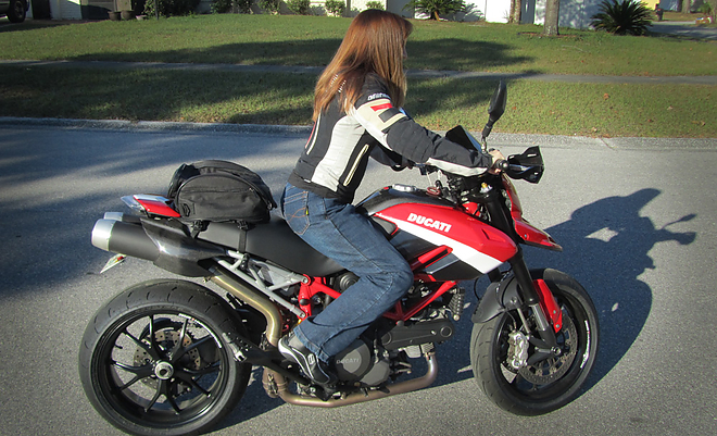 csajok_motoron_ill1.jpg