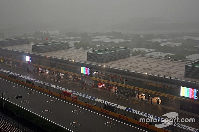 f1-chinese-gp-2016-a-wet-and-rainy-pits.jpg f1-chinese-gp-2016-a-wet-and-rainy-pits.jpg
