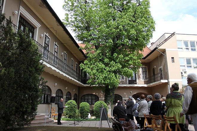konyvtar_emlektabla_160414_ja_9.jpg